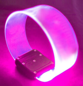 RAVEON Magnetický svítící náramek | Růžový