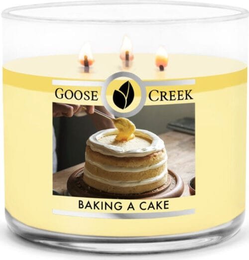 Goose Creek - Moderní statek - Pečení dortu Aromatická svíčka ve skle 411 g