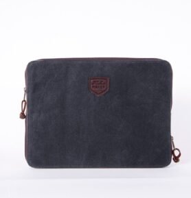 Alaskan Maker Pouzdro na notebook Paxson black 13,6"