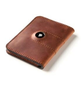 Crazy Horse Craft Kožená peněženka na pas a airtag classic brown