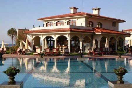 Royal Palace Helena Sands