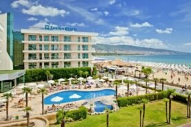 Dit Evrika Beach Club
