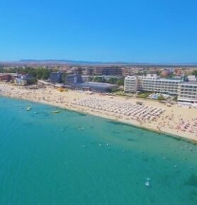 Dit Evrika Beach Club