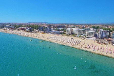 Dit Evrika Beach Club