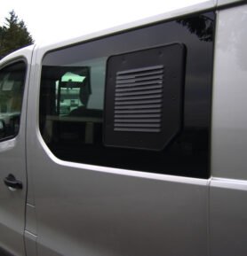 REIMO Větrací mřížka pro posuvné boční okna Renault Trafic/Opel Vivaro od roku 2014 Varianta: Vlevo - strana řidiče