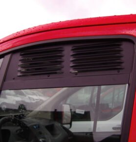REIMO Okenní větrací mřížka pro kabinu řidiče Ford Custom a Ford Tourneo Custom od roku 2013