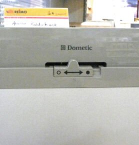 Posuvník pro zámek dveří Dometic řady 7, rovné dveře šedé