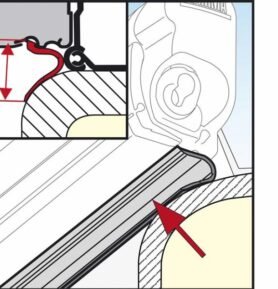 FIAMMA Spodní těsnící páska RainGuard Lower pro markýzu F45 S -  550 cm