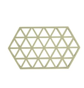 Zone Denmark Silikonová podložka pod horké Triangles Matcha Green 24 cm