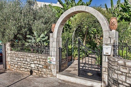 Bali Dorian Apartments