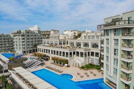 Royal Atlantis Spa & Resort