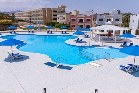 Amwaj Oyoun & Resort