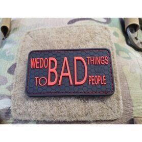 JACKETS TO GO nášivka WE DO BAD THINGS plast ČERNÁ/ČERVENÁ