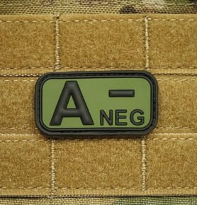 JACKETS TO GO nášivka KREV A NEG plast ZELENÁ