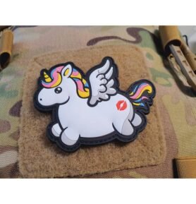 JACKETS TO GO nášivka JEDNOROŽEC KISSMYASS plastová velcro DUHOVÁ