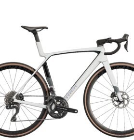 Trek Madone SL 6 Gen 8 2025 ML bílá