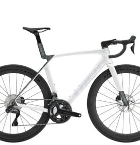 Trek Madone SL 7 Gen 8 2026 ML bílá