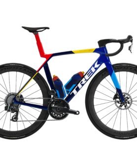 Trek Madone SLR 7 AXS 2026 L modrá/červená
