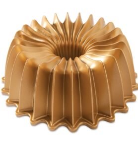 Nordic Ware Forma na bábovku Brilliance, zlatá, 2,4l 85777