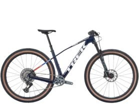 Trek Procaliber 9.7 AXS Gen 3 2026 XL tmavě modrá
