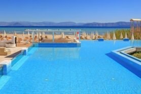 Cavomarina Beach