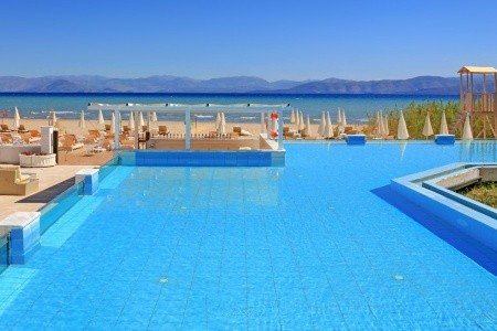 Cavomarina Beach