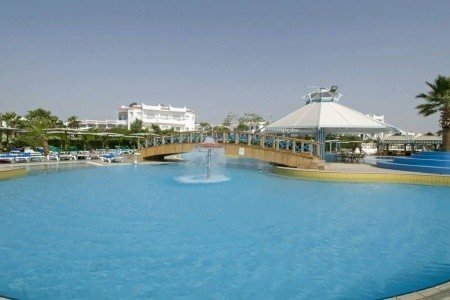 Dreams Beach Resort