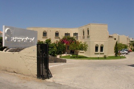 Summerland Hotel & Bungalows