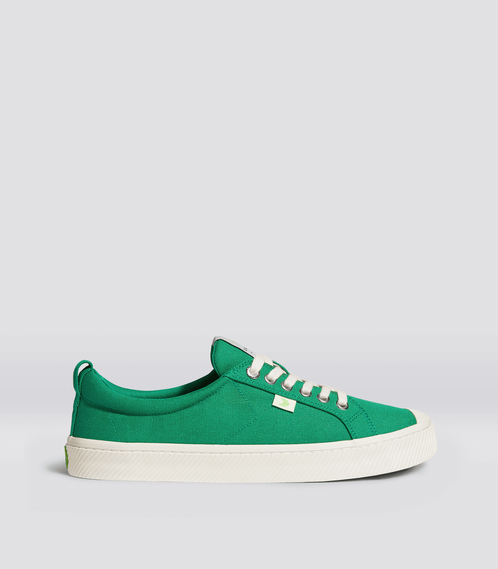 Cariuma OCA Low Green Canvas Sneaker - Green / Women 7.5 / Men 6