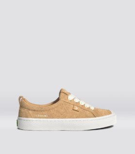 Cariuma OCA Low Latte Hairy Suede Sneaker - Latte Beige / Women 8.5 / Men 7