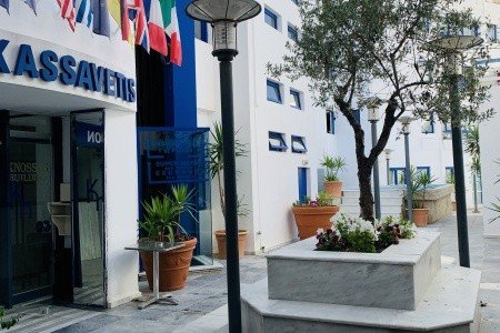 Kassavetis Center - Hotel Studios & Apartments