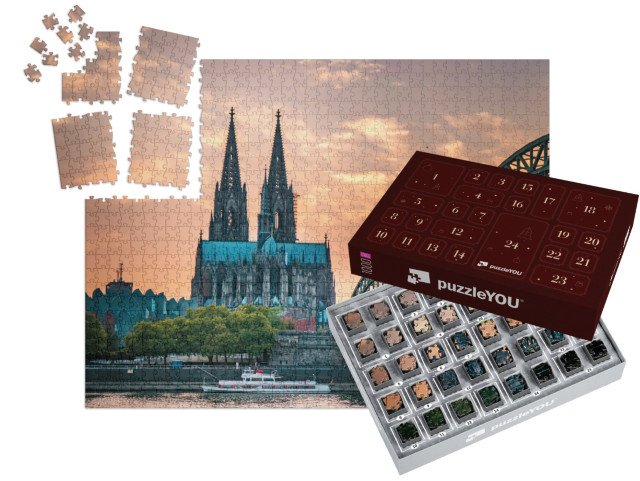 Adventní kalendář „Kolínská katedrála a Hohenzollernský most v Kolíně nad Rýnem večer, Německo“