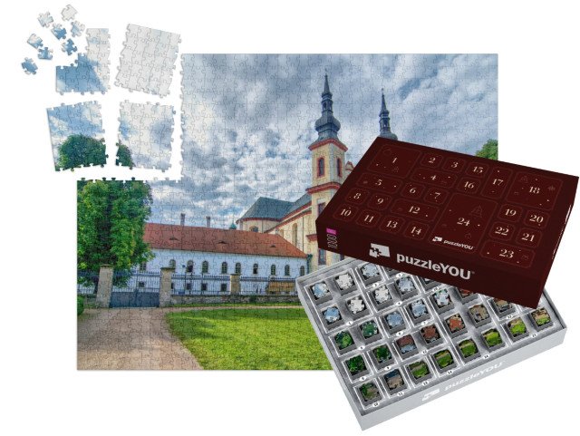 Adventní kalendář „Litomyšl: Pohled na kostel u zámku, Česká republika“