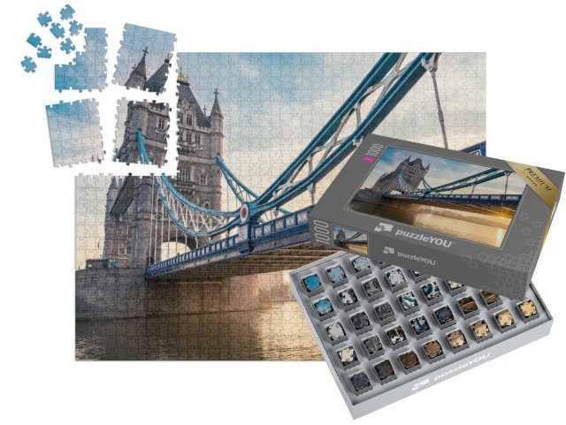 SMART SORTED® | Puzzle 1000 dílků „Tower Bridge se sluneční pochodní, Anglie“