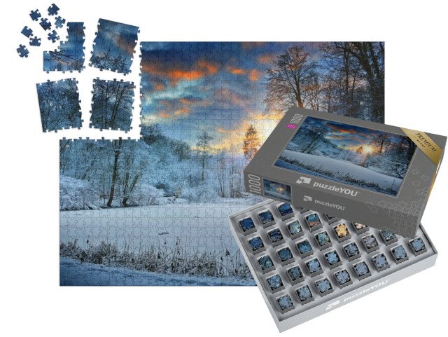 SMART SORTED® | Puzzle 1000 dílků „Západ slunce nad zimním lesním jezerem“