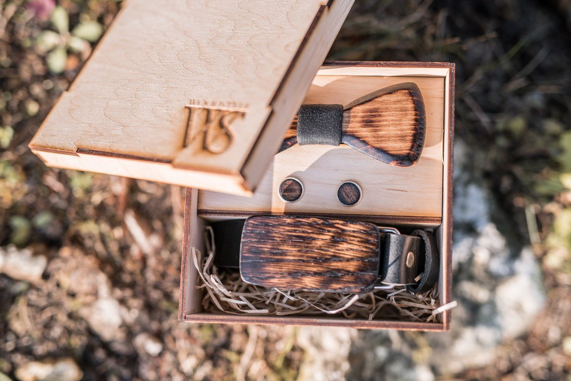 Wood Style Set Opalovaný - opasek s motýlkem a manžetovými knoflíky Obvod pasu: 75