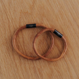 Wood Style Náramek kulatý s černým magnetickým zapínáním Barva kůže: Hnědá, Velikost náramku: M