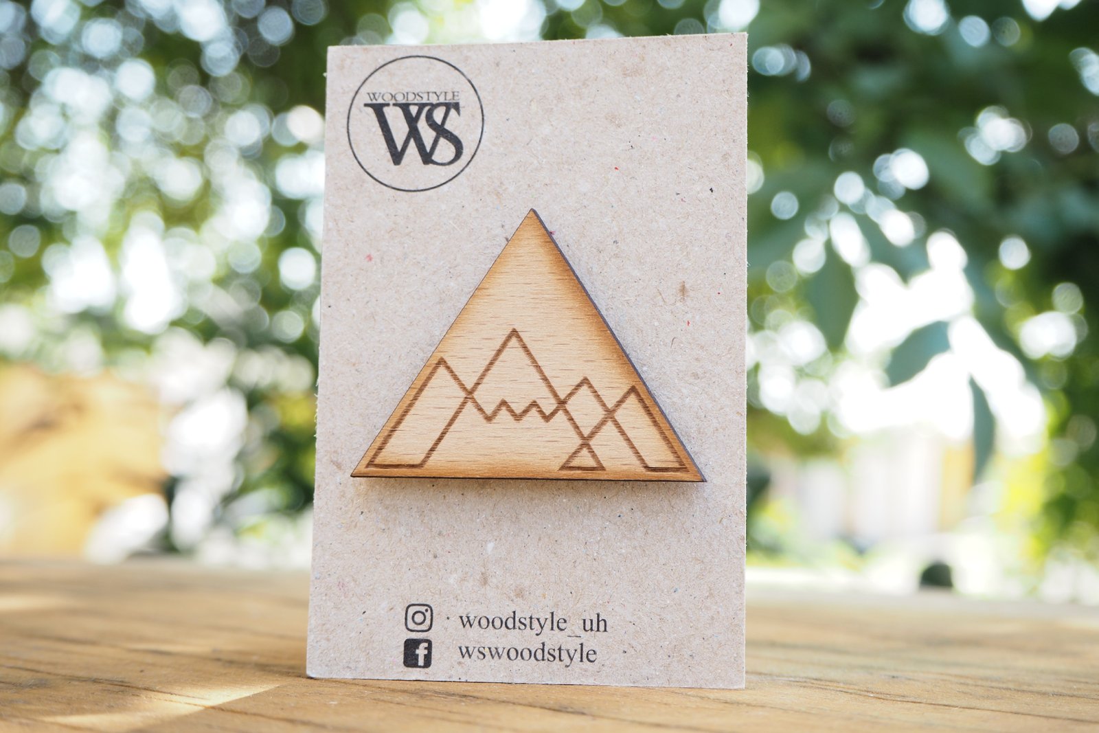 Wood Style Brož Mountains triangle barva: světlá