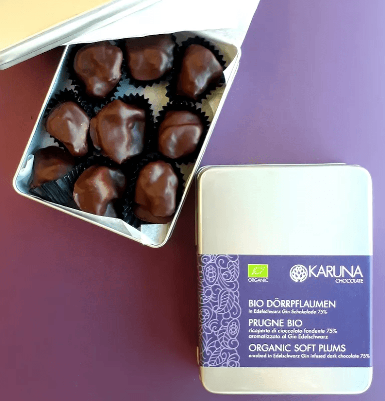KARUNA CHOCOLATE BIO ŠVESTKY v 75% Edelschwarz GIN čokoládě - 140g (Karuna)