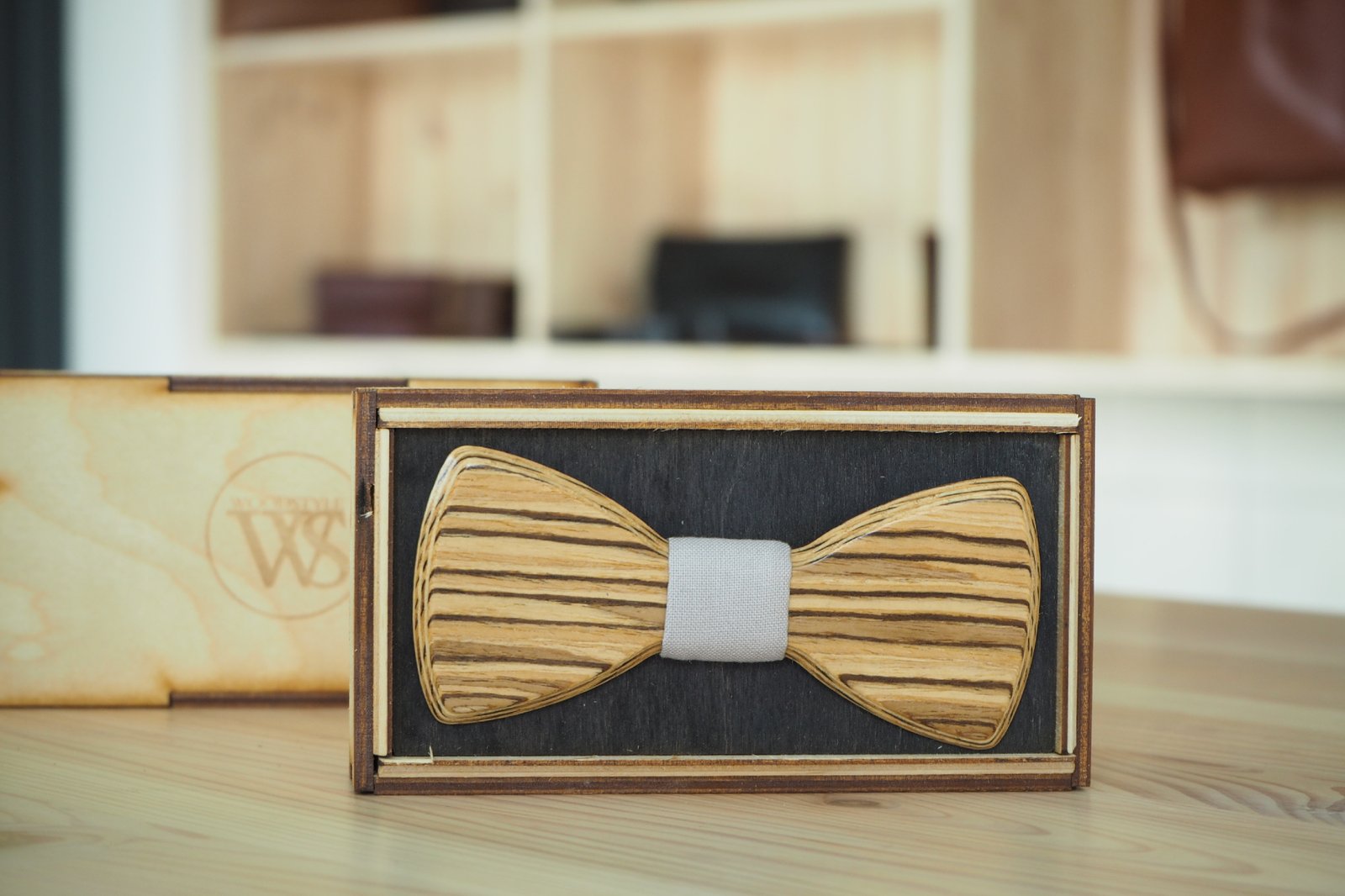 Wood Style Motýlek Kulatý Zebráno Barva středu: Šedá