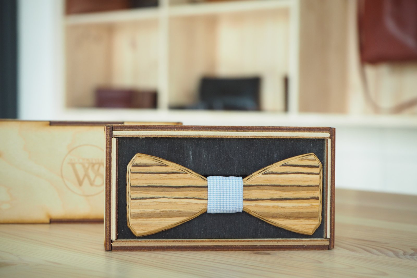 Wood Style Motýlek Hranatý Zebráno Barva středu: Modrá se vzorem