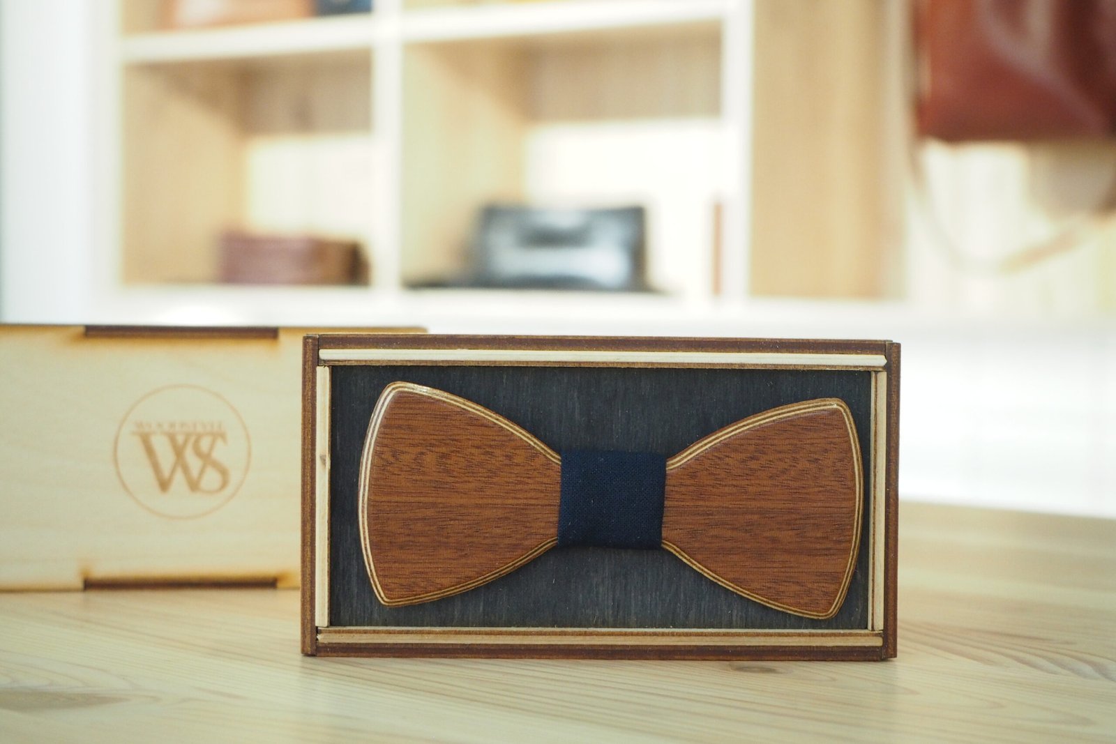 Wood Style Motýlek Kulatý Třešeň Barva středu: Modrotisk