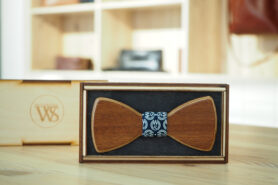 Wood Style Motýlek Kulatý Třešeň Barva středu: WS Modrotisk