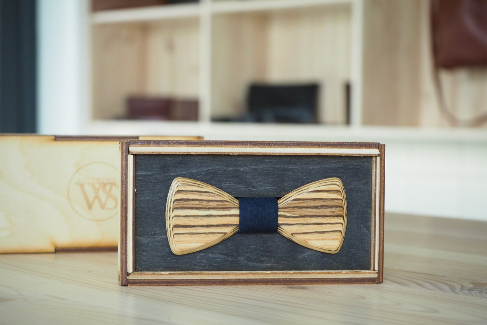 Wood Style Motýlek Mini Zebráno Barva středu: Modrotisk