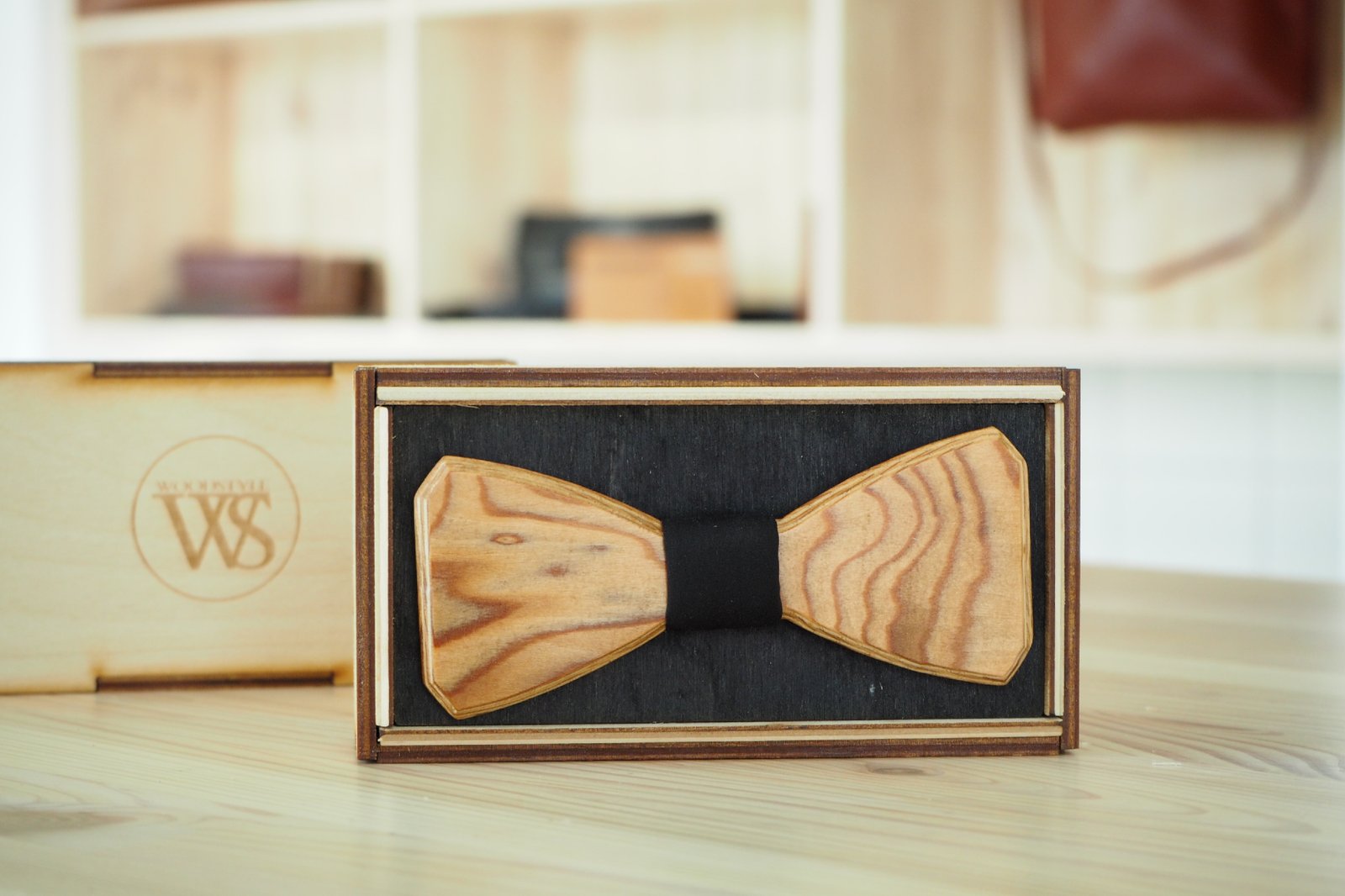Wood Style Motýlek Hranatý Kořenice Barva středu: Černá