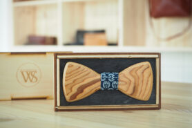 Wood Style Motýlek Kulatý Kořenice Barva středu: WS Modrotisk