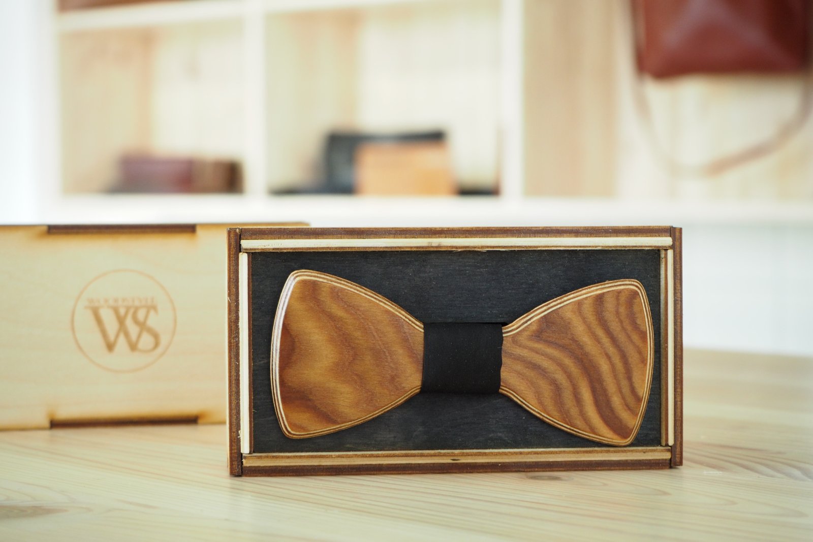 Wood Style Motýlek Kulatý Kořenice Barva středu: Černá