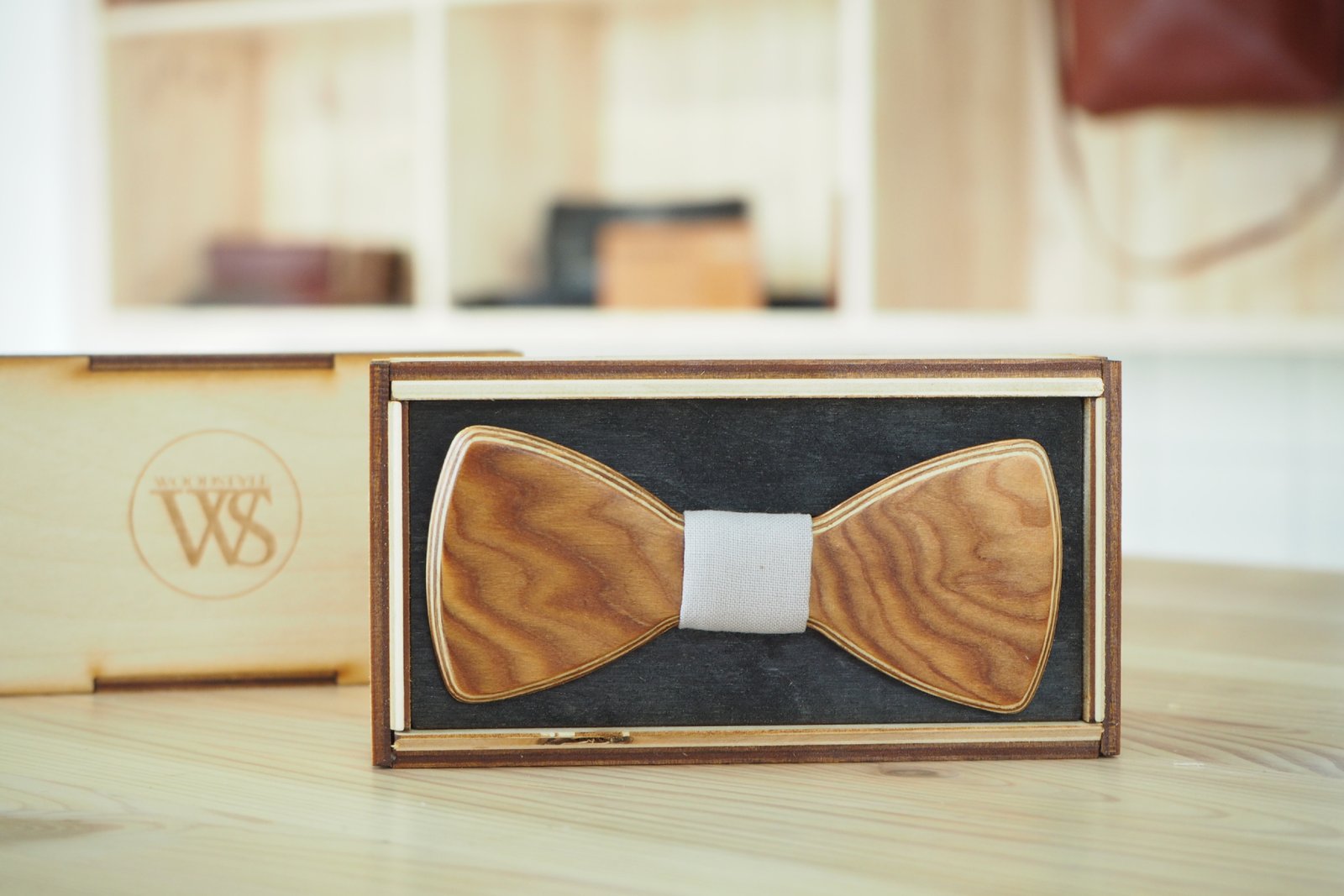 Wood Style Motýlek Kulatý Kořenice Barva středu: Šedá
