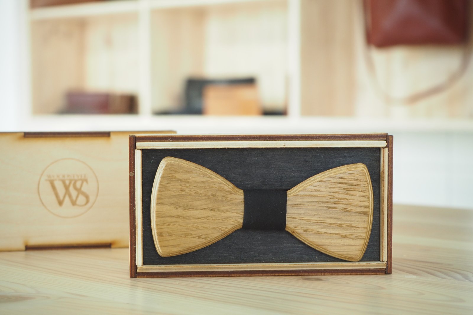 Wood Style Motýlek Kulatý Dub Barva středu: Černá