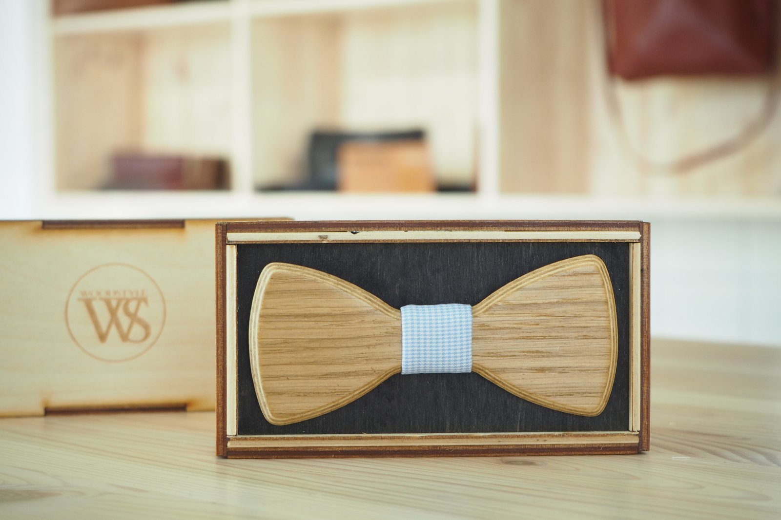 Wood Style Motýlek Kulatý Dub Barva středu: Modrá se vzorem